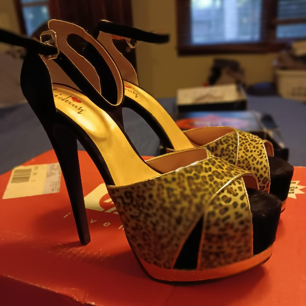 Luichijy Leopard and Black Stiletto Heels Size 8 New